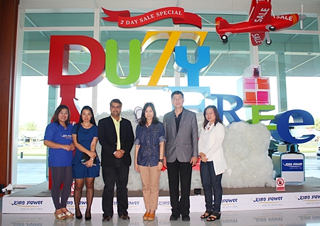 (L to R) Natthiporn Kulkiattiwanit (Corporate Public Relations Department), Supaporn Suwanphan (Sales Executive), Suwanthep Malhotra (Deputy Managing Director of Pattaya Mail Media Group), Sookradee Pungpunwatana (Vice President - Creative & Communications Division), Prasong Nitinavakorn (Department Manager - Shop Operation Pattaya) and Chattarat Suppakijsub (Corporate Public Relation Department, King Power International Co., Ltd.) prepare to celebrate the upcoming first anniversary in Pattaya.